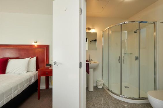 Executive Studio shower