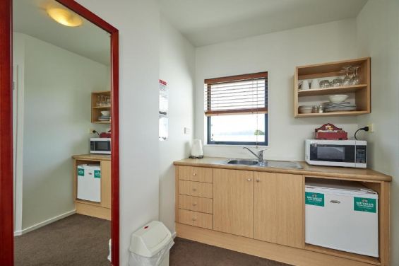 Triple Executive Studio kitchenette