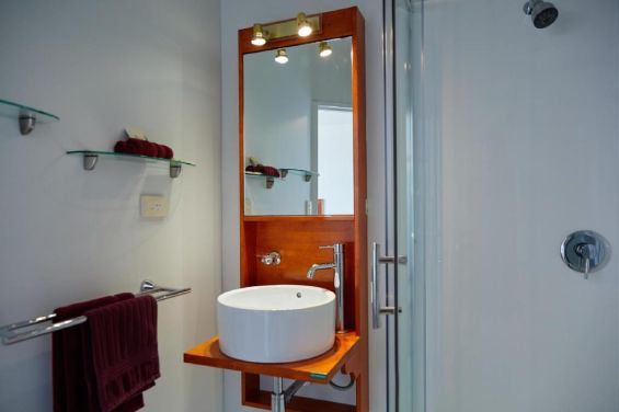 Triple Executive Studio bathroom